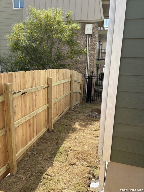 Image 24 of 24 For 310 W Evergreen St #108