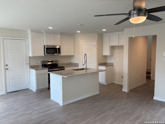 Image 4 of 24 For 310 W Evergreen St #108