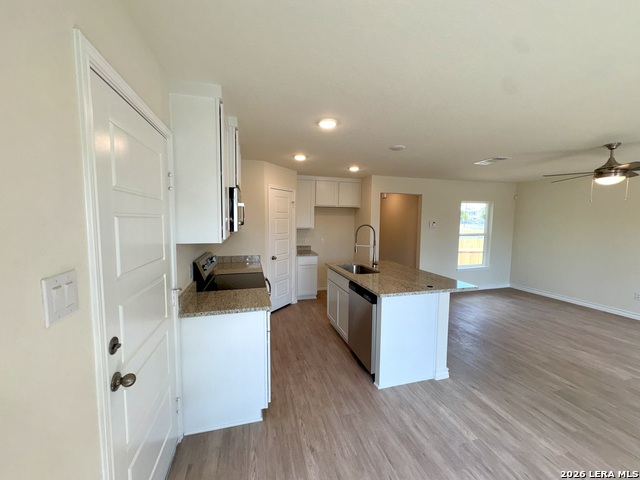 Image 6 of 24 For 310 W Evergreen St #108