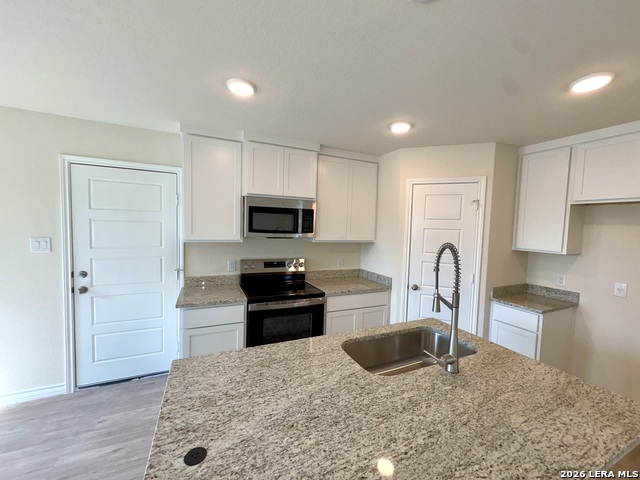 Image 7 of 24 For 310 W Evergreen St #108