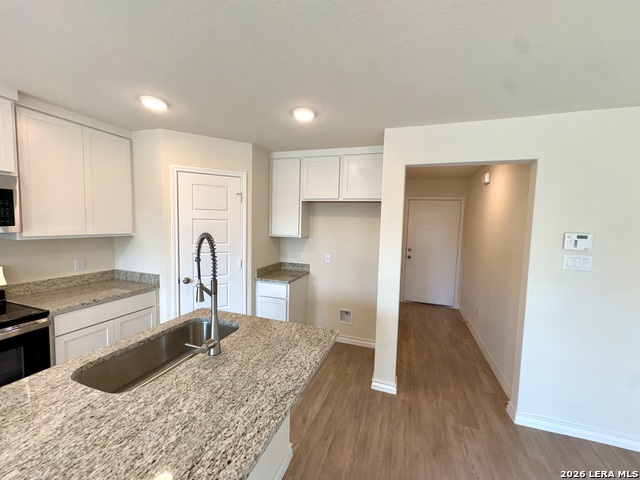 Image 8 of 24 For 310 W Evergreen St #108