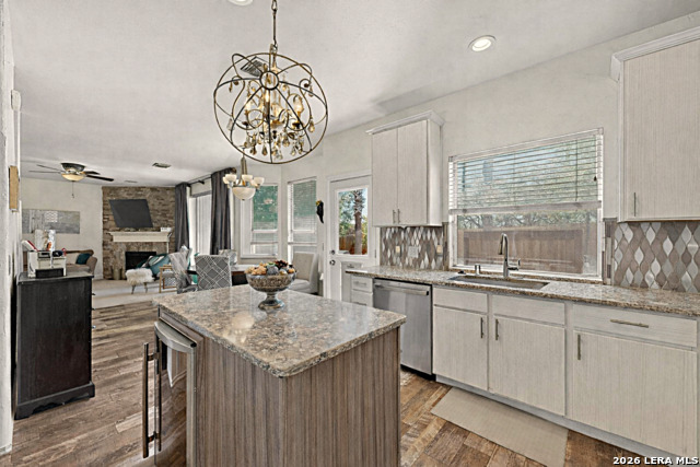 Image 16 of 39 For 6302 Jade Gln