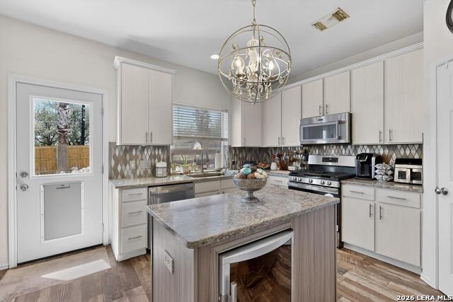 Image 18 of 39 For 6302 Jade Gln