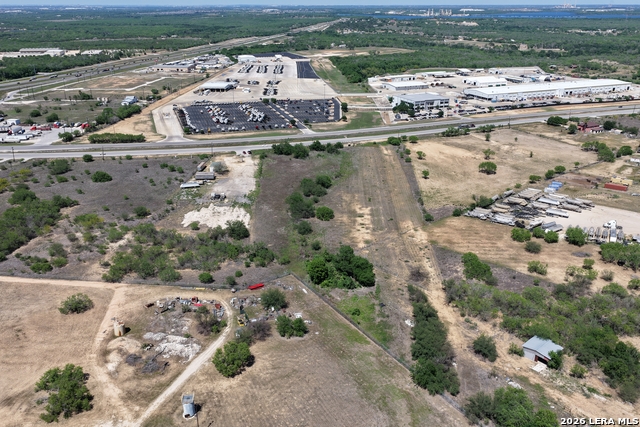 Image 5 of 13 For 4390 Loop 1604 E S