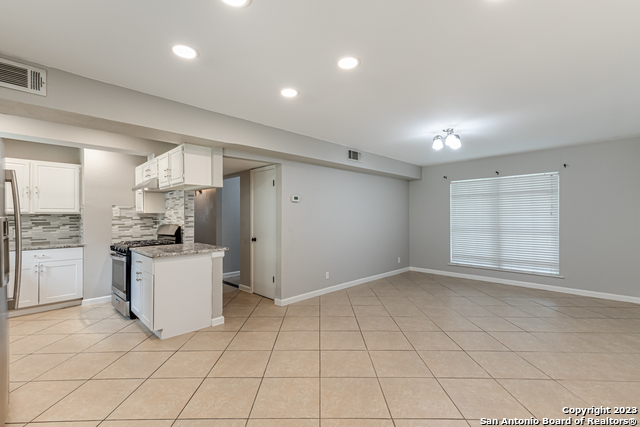 Image 10 of 33 For 555 Patricia