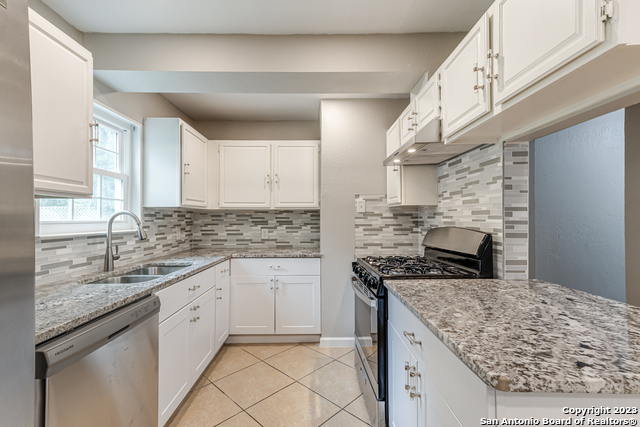 Image 11 of 33 For 555 Patricia