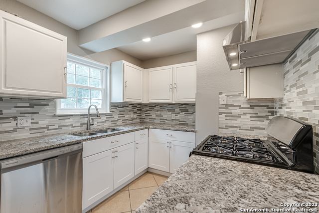 Image 12 of 33 For 555 Patricia