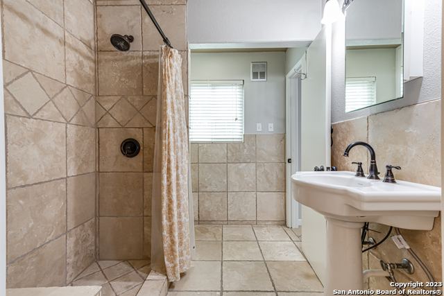 Image 16 of 33 For 555 Patricia