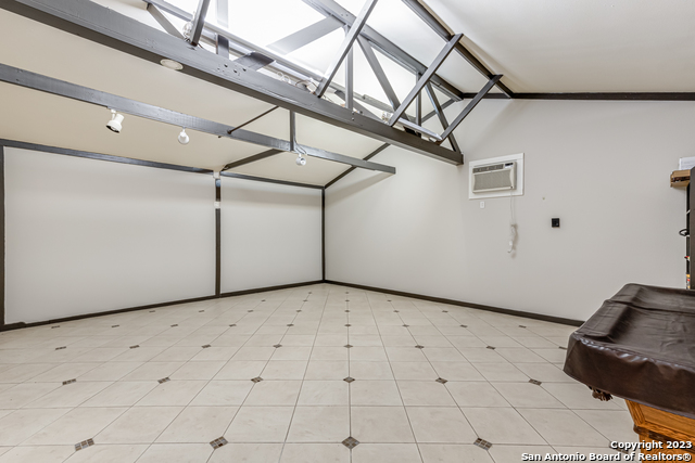 Image 17 of 33 For 555 Patricia