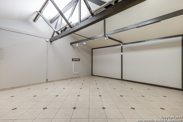 Image 18 of 33 For 555 Patricia