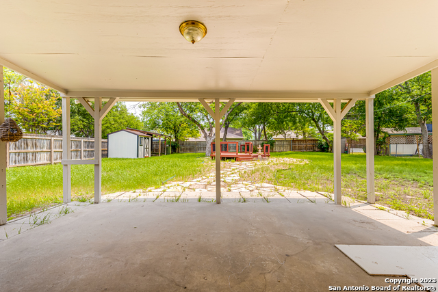 Image 29 of 33 For 555 Patricia