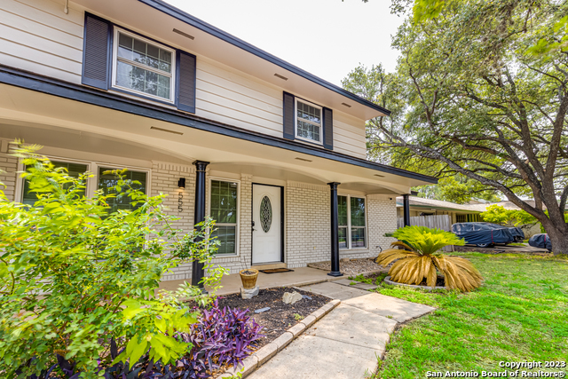 Image 3 of 33 For 555 Patricia