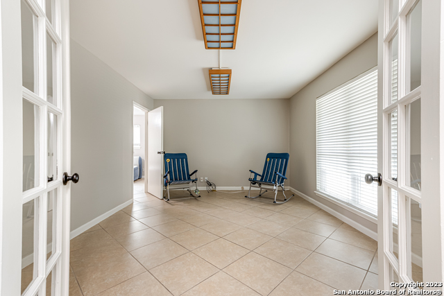 Image 6 of 33 For 555 Patricia