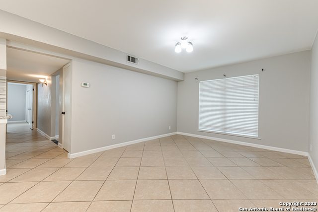 Image 7 of 33 For 555 Patricia