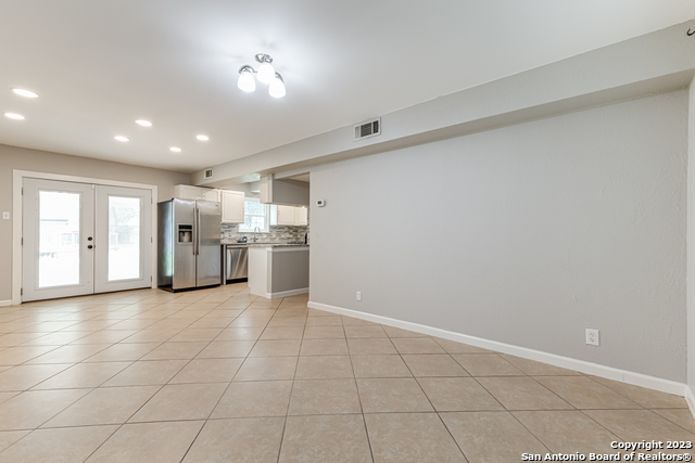 Image 8 of 33 For 555 Patricia