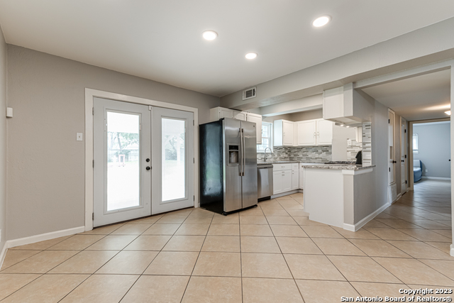 Image 9 of 33 For 555 Patricia