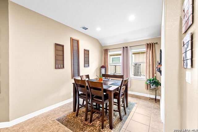 Image 32 of 52 For 11816 Field Bend