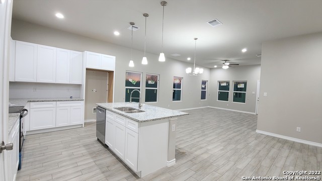 Details for 748 Crestview, Floresville, TX 78114