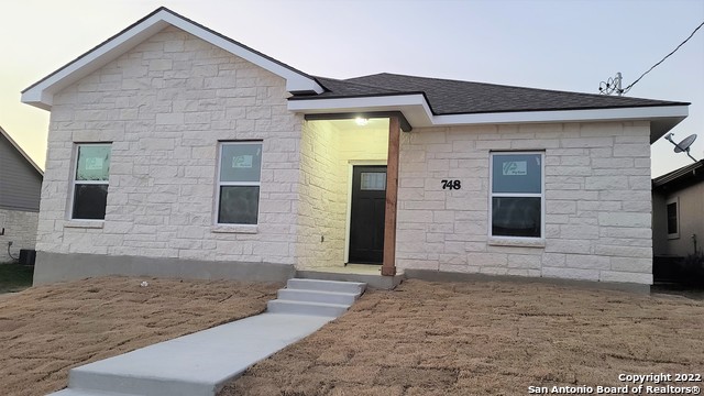 Image 18 of 20 For 748 Crestview