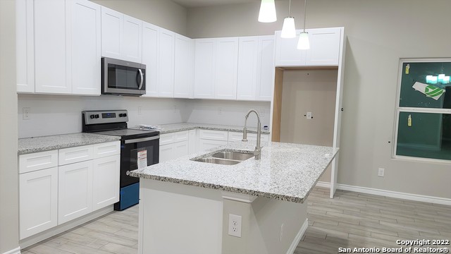 Image 2 of 20 For 748 Crestview