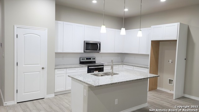 Image 3 of 20 For 748 Crestview