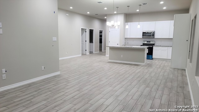 Image 7 of 20 For 748 Crestview