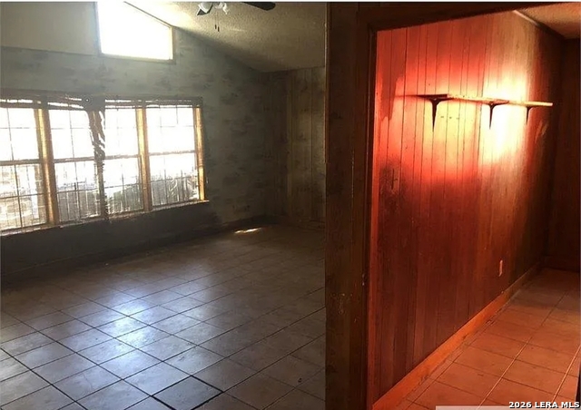 Image 4 of 16 For 9130 Kings Hbr