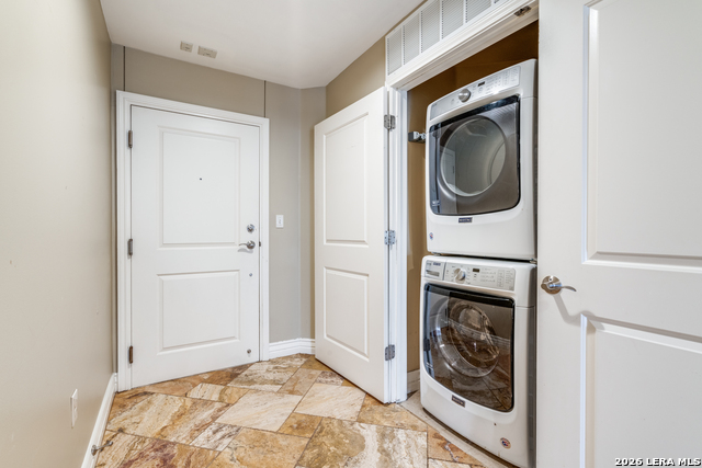 Image 15 of 40 For 215 Center N 307