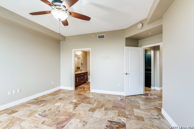 Image 21 of 40 For 215 Center N 307