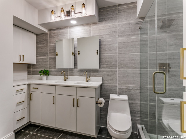 Image 11 of 12 For 8058 Broadway  255-t