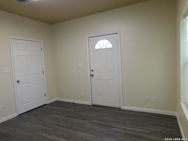 Image 4 of 15 For 503 Mitchell St E 101