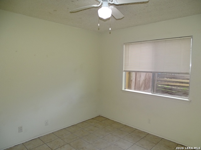 Image 14 of 21 For 5215 Meadow Rise St