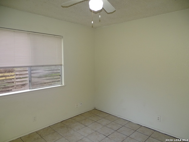 Image 15 of 21 For 5215 Meadow Rise St