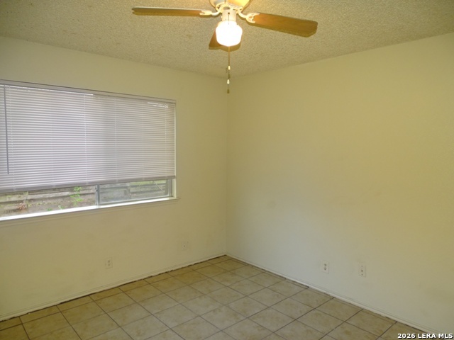 Image 18 of 21 For 5215 Meadow Rise St