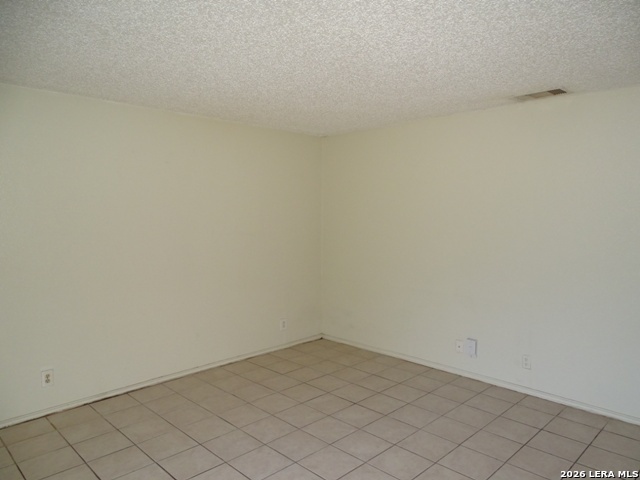 Image 5 of 21 For 5215 Meadow Rise St