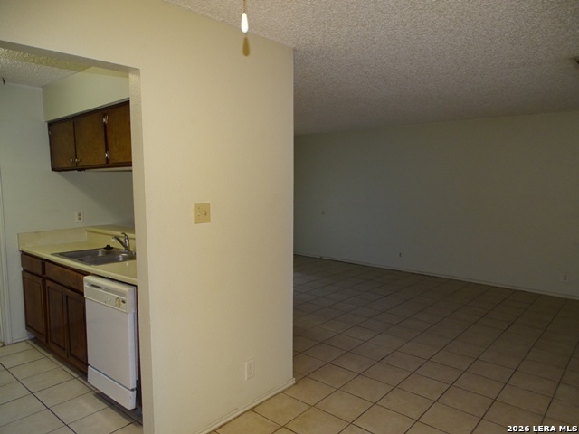 Image 8 of 21 For 5215 Meadow Rise St