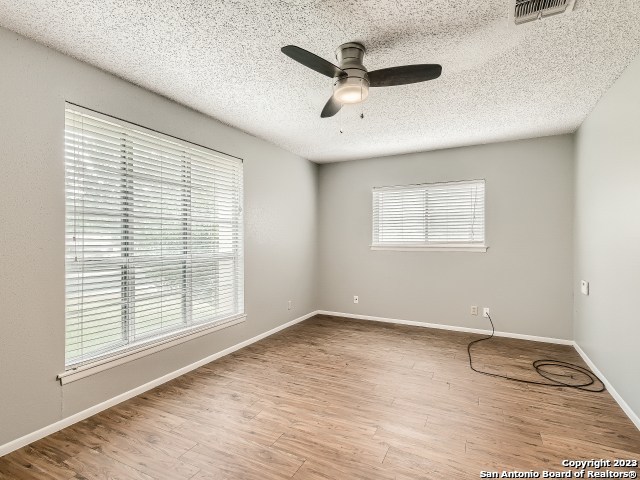 Listing photo id 9 for 8559 Littleport