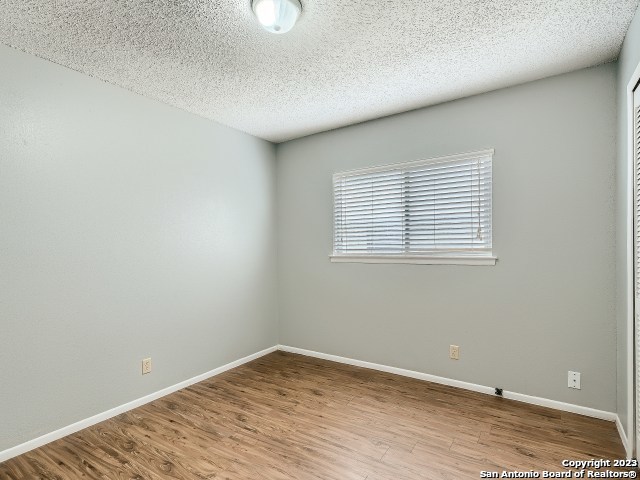 Listing photo id 11 for 8559 Littleport