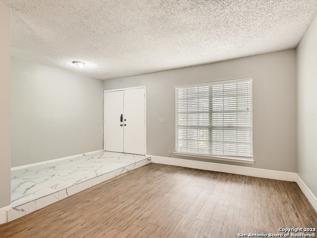 Listing photo id 1 for 8559 Littleport