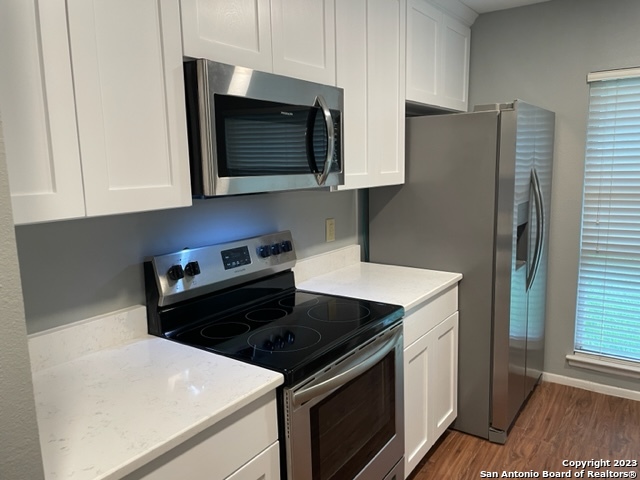 Listing photo id 3 for 8559 Littleport