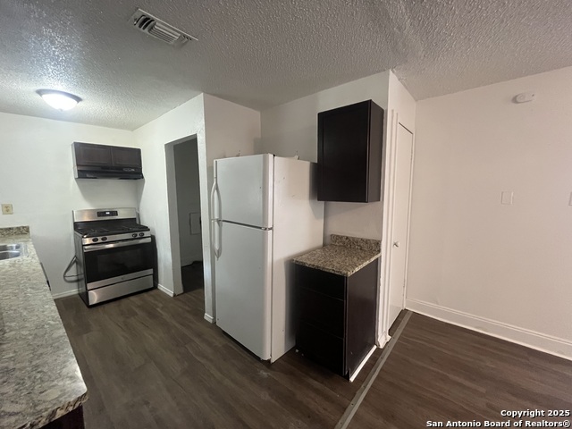 Image 10 of 27 For 401 Riverdale Dr