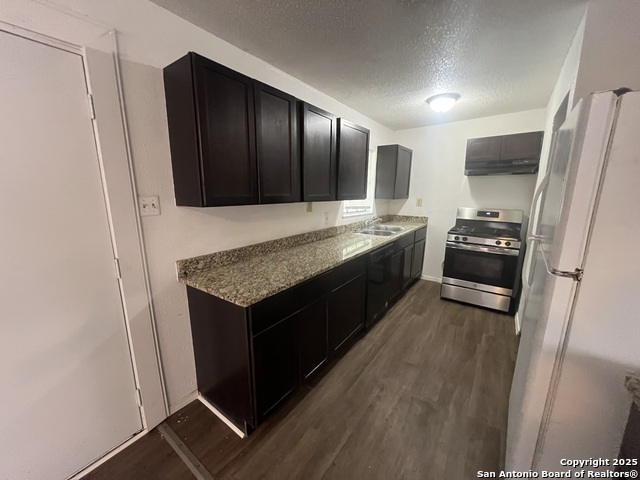 Image 11 of 27 For 401 Riverdale Dr