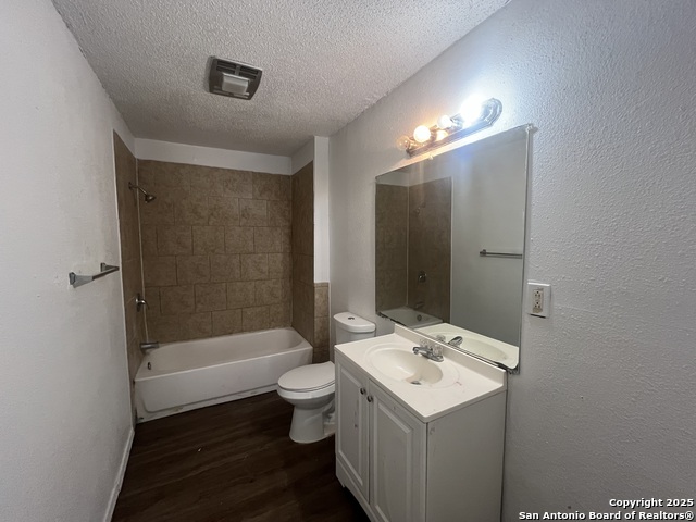 Image 13 of 27 For 401 Riverdale Dr