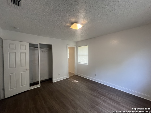 Image 15 of 27 For 401 Riverdale Dr