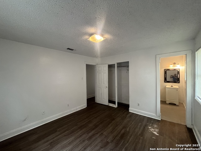 Image 16 of 27 For 401 Riverdale Dr