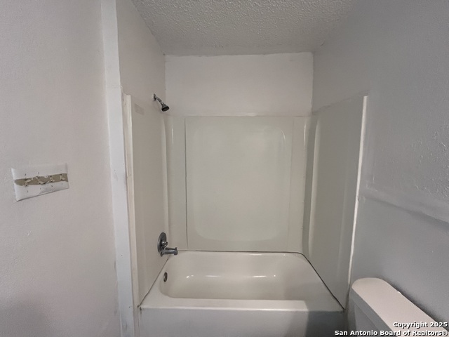 Image 17 of 27 For 401 Riverdale Dr