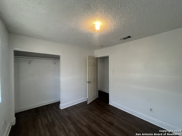 Image 24 of 27 For 401 Riverdale Dr