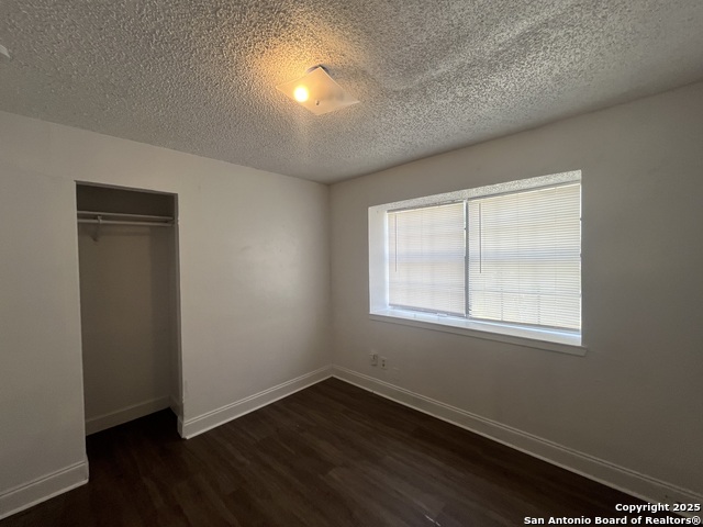 Image 26 of 27 For 401 Riverdale Dr