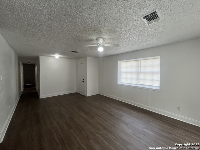 Image 4 of 27 For 401 Riverdale Dr