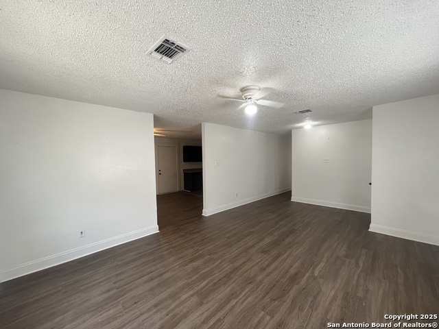 Image 5 of 27 For 401 Riverdale Dr